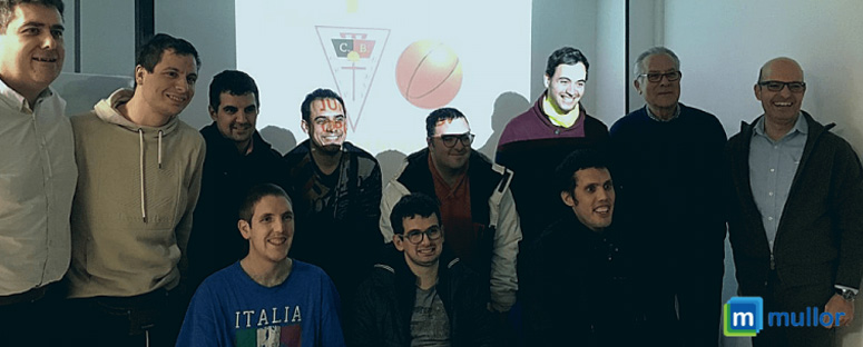 miembros del Club Barna Bàsquet patrocinado por Mullor
