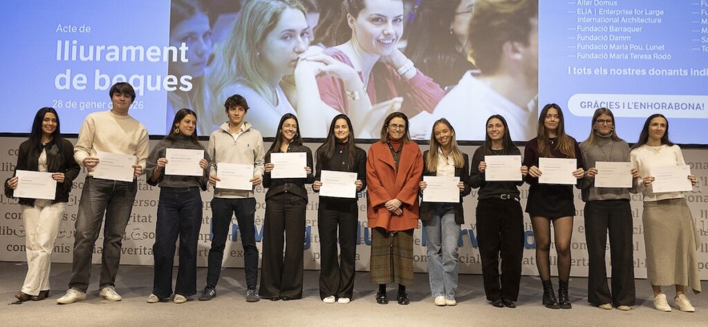 alumnos de la UIC que recibieron las becas para el curso 2025-26 concedidas por Mullor