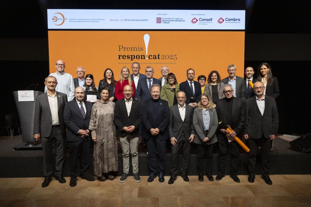 representantes de las empresas premiadas en los Premios Respon.cat 2025